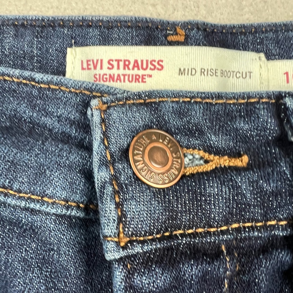 Levi Strauss Signature Women 10 Dark Blue Mid Rise Bootcut Jeans Stretch Denim - Picture 3 of 10
